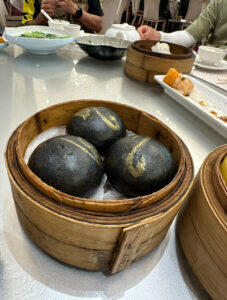 Picture of a tray of Lau Sha Bun