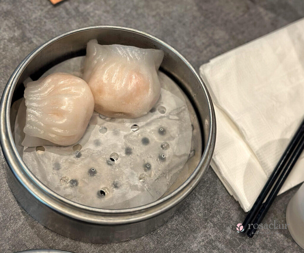 Picture of two Hargaw in the steaming basket